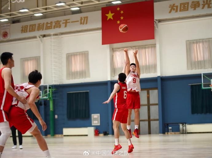  對(duì)抗訓(xùn)練繼續(xù)！中國(guó)男籃最新訓(xùn)練圖集新鮮出爐