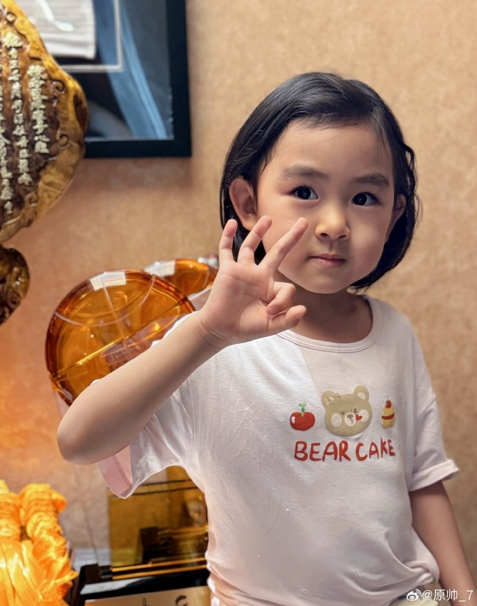  三分大賽三冠王！原帥曬三冠獎杯：完成了女兒給安排的任務！