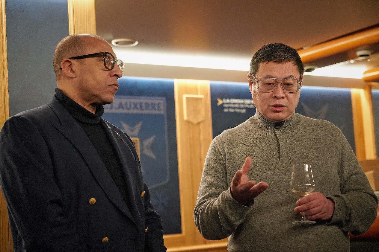  法國足協(xié)主席迪亞洛做客歐塞爾，并與董事會主席周云杰會晤