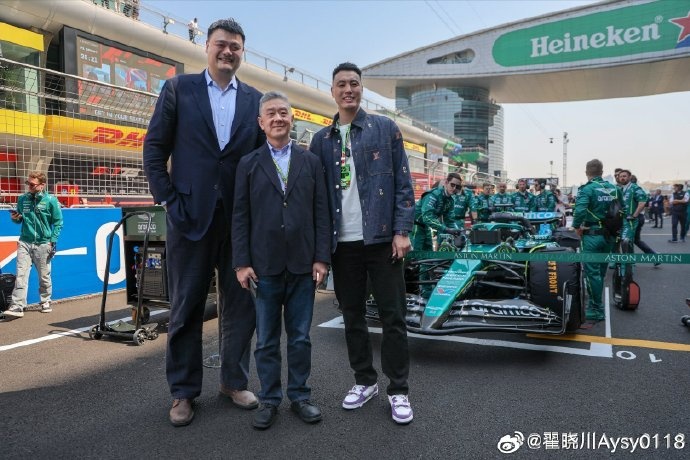  聯(lián)動(dòng)F1！翟曉川曬與姚明、阿隆索、范志毅、周冠宇等的合照