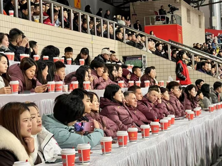  北青體育：中國女足現身中甲賽場，觀看重慶銅梁龍vs遼寧鐵人