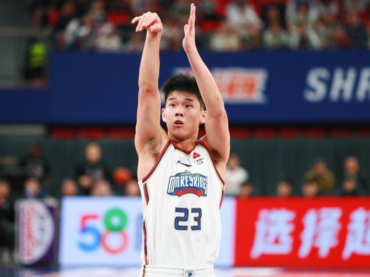  狀態(tài)可以！林葳半場8中5拿到13分1板1助