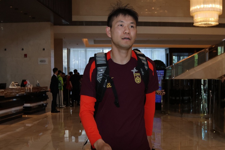  李源一3次助攻位居助攻榜榜首，李璇：再看伊萬發(fā)言覺得有種錯(cuò)亂