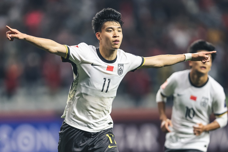  北青體育：18歲“跳級生”王鈺棟有望進(jìn)入國足客戰(zhàn)沙特名單！