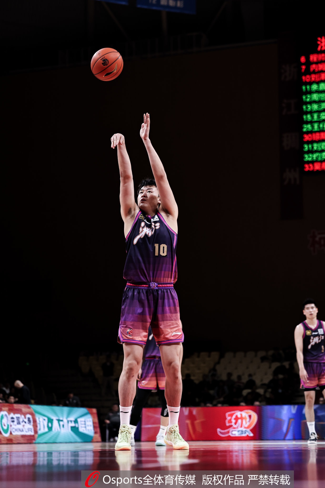  高效替補(bǔ)！劉澤一13投7中&罰球4中3得18分7板 得分并列全隊(duì)最高